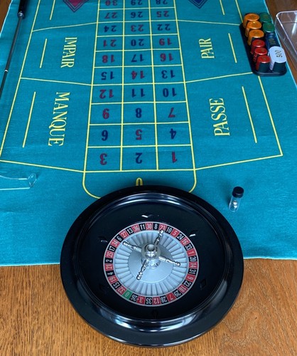 Roulette wheel set table - roulette,