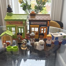 ELC Happy Land Set Village Vet