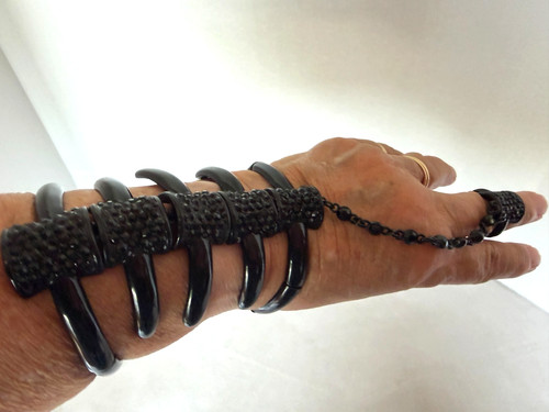Black pave dinosaur bone - black,