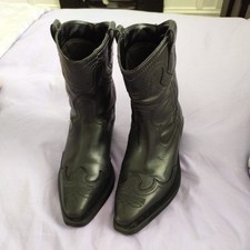 BLACK LEATHER COWBOY BOOTS