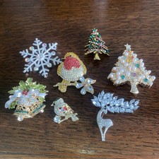 Collection Of 7 Christmas Brooches . Robins, Trees Deer Etc Vgc