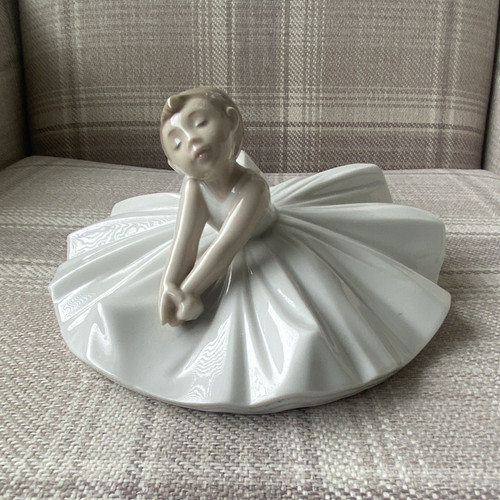 Porcelain glazed decorative - porcelain,