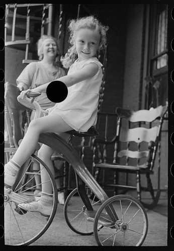 Photo 1930s girl tricycle - photo:1930s,