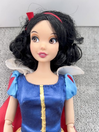 Snow white disney store doll - disney,