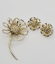 Sarah Coventry Flower Brooch &