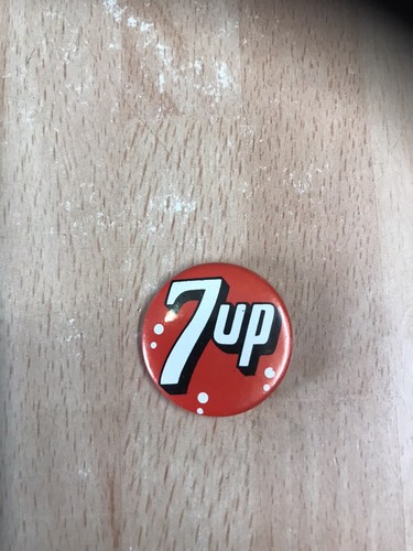 Vintage 7up badge circa - badge.,