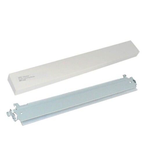 Transfer belt cleaning - belt, blade