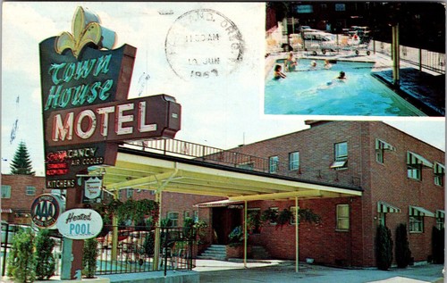 Town house motel - house,