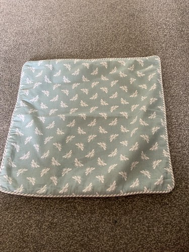 Walton bee cushion cover - x1,