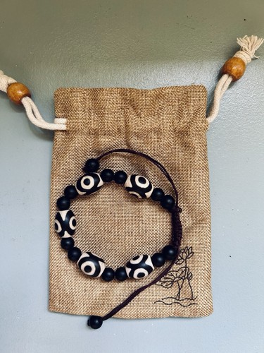 Striking tibetan dzi - tibetan,