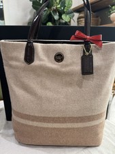 Coach 24665 Stripe North South