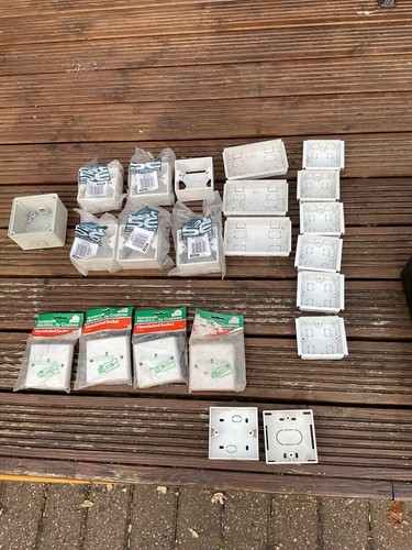Assorted electric fittings - assorted,