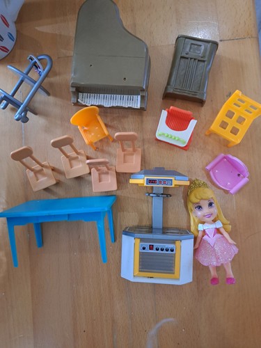 Dolls house furniture - dolls, bundle