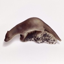 Highbank Porcelain - Otter on Rock (14 cm wide)