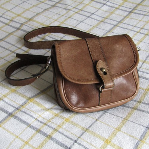 Leather tan brown messenger - am,