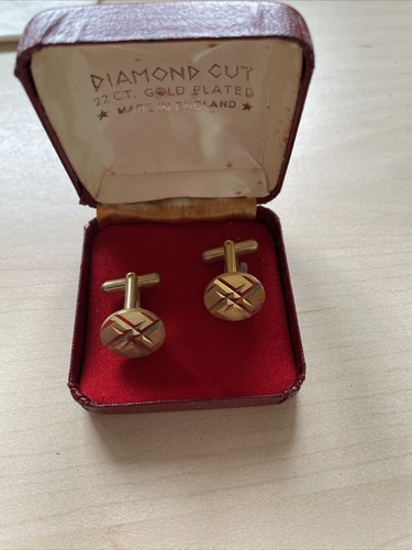 Vintage diamond cut - cut, gold
