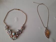 2 pieces of costume jewellery