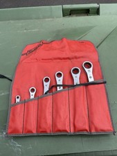 Snap-on ratcheting box-end