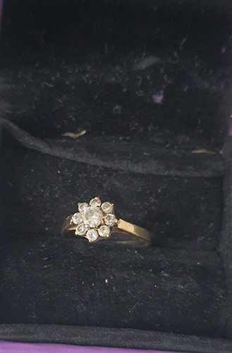 9ct gold flower daisy ring - daisy,