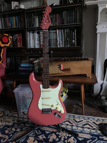 Metallic pink stratocaster - metallic,
