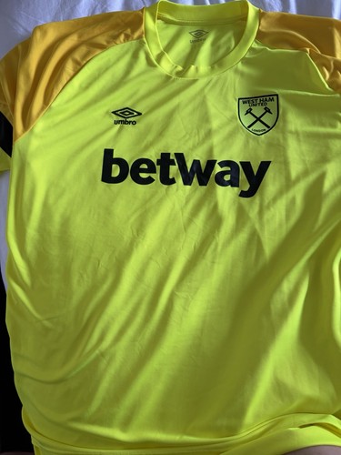 West ham yellow goalkeeper - west,