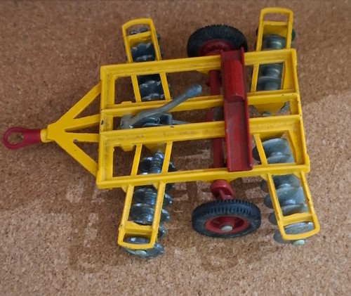 Corgi toys model 71 wheel - corgi,