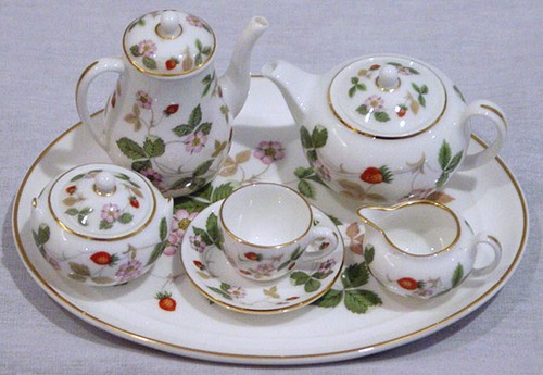 Wedgwood wild strawberry mini - wild,