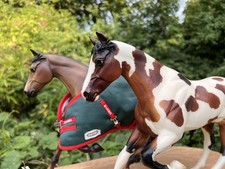 ?? Breyer Pinto And Bay Hunting Horse Gem Twist Custom Base Traditional 1:9