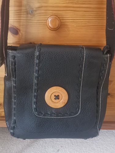 Bessie london black crossbody - black,