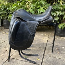17.5” Fairfax Dressage Saddle With Adjustable Gullet