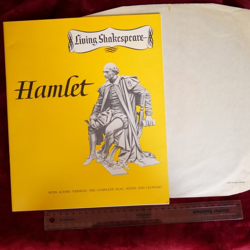 Living shakespeare hamlet - living,