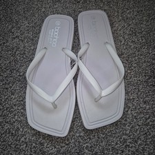 Boohoo White Flip Flops- Wide