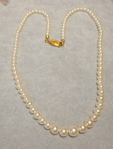 String white pearls - of,