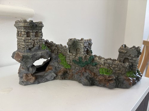 Castle walls aquarium - 30,