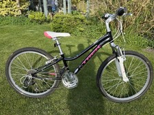Trek MT220 Mountain Bike Girls