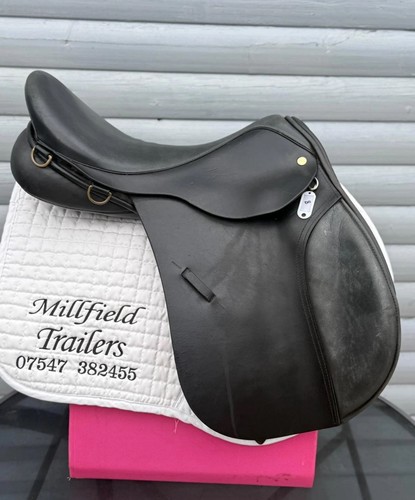 Black country saddle - country, 18.5"