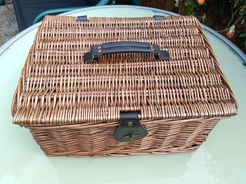 Marks spencer wicker picnic - &,