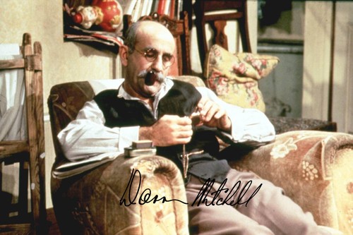 Warren mitchell signed 6x4 - warren,