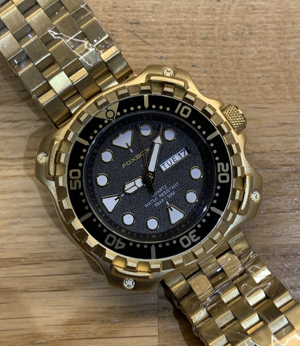 Diver style watch gold - style, colour