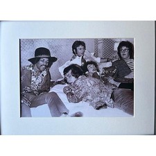 JIMI HENDRIX BLACK AND WHITE (A) POSTER - great A4 shot mounted and ready to fra