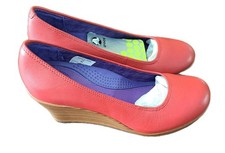 Crocs A-Leigh Closed Toe Wedge Womens  Dark Red Walnut Leather Heeled Shoes sz 4