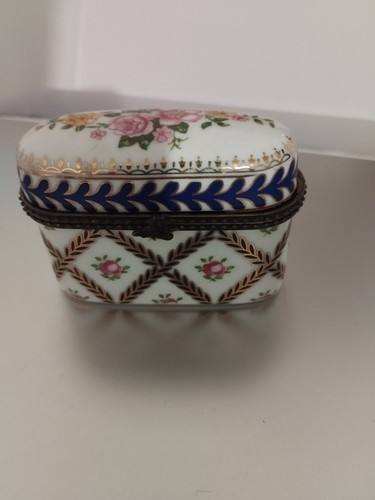 Vintage hand painted - pill, box