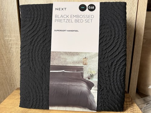Black embossed geometric - black,