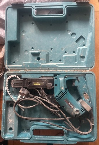 Makita 6834 240v auto feed - 6834,