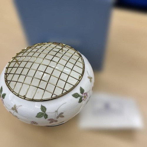 Wedgwood wild strawberry - wild, rose