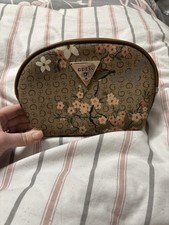 guess women’s pouch ideal