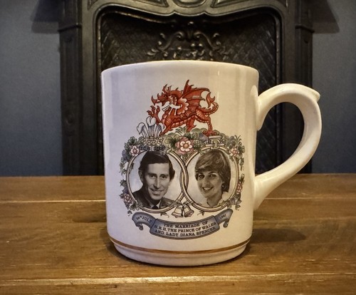 Vintage 1981 poole - vintage, pottery