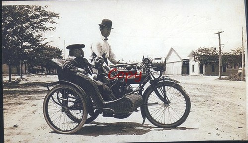 Real photo buster brown - photo,