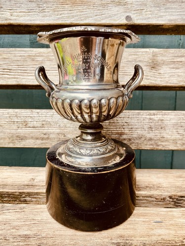 Silver trophy 1922 - 🏆,