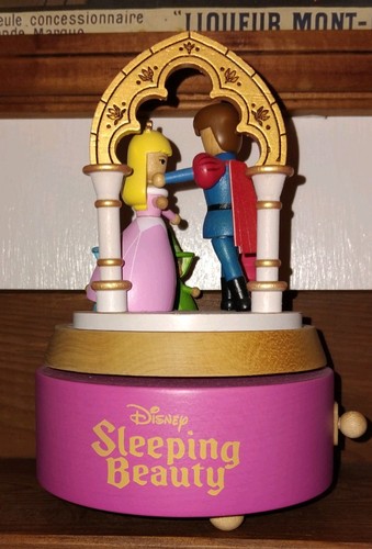 Wooderful life disney sleeping - disney,